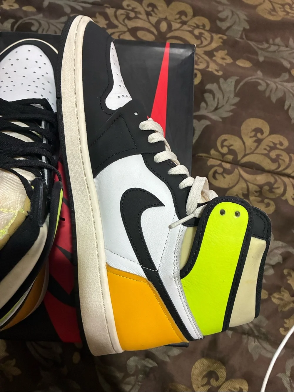 Air Jordan 1 Retro High-Top Men’s Sneakers in White, Black & Yellow